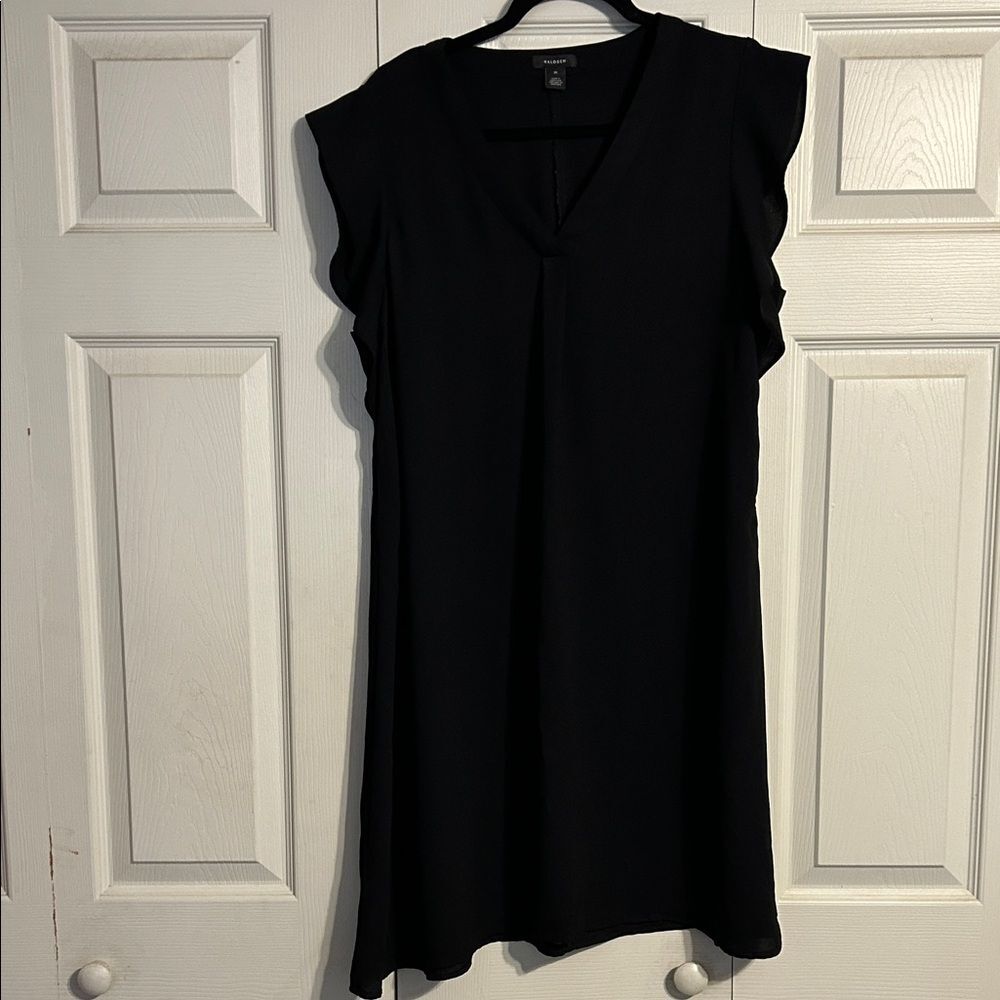 HALOGEN Medium Black V-Neck Ruffle Cap Sleeve Shift Dress Mini Relaxed Fit LBD